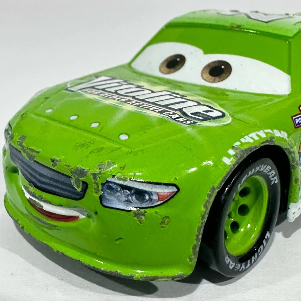 Disney Cars Brick Yardley #24 Vitoline, Aiken Axler #28 Nitroade Die-cast